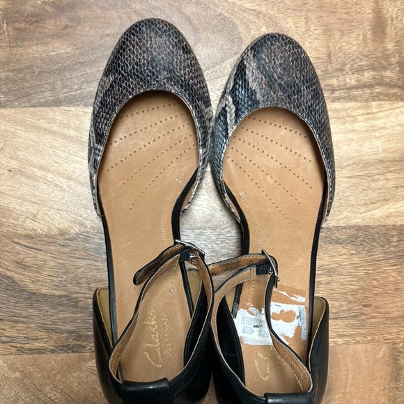 Clark’s Artisan Snakeskin Animal Print Wedges - Picture 12 of 16